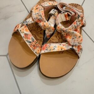 Girls Blowfish Floral Knot Strap Sandals - Beige/Orange